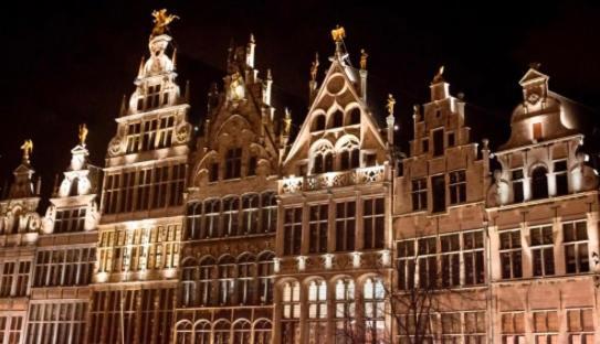 B&B Art And Sleep Antwerpen Eksteriør bilde